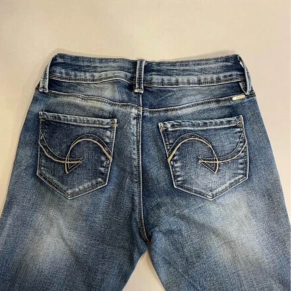 YMI Crops Distressed Cuffed Denim Jean Capri Size 3 - Picture 4 of 7